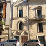 La chiesetta si presenta di color crema, di esigue dimensioni e visibilmente restaurata